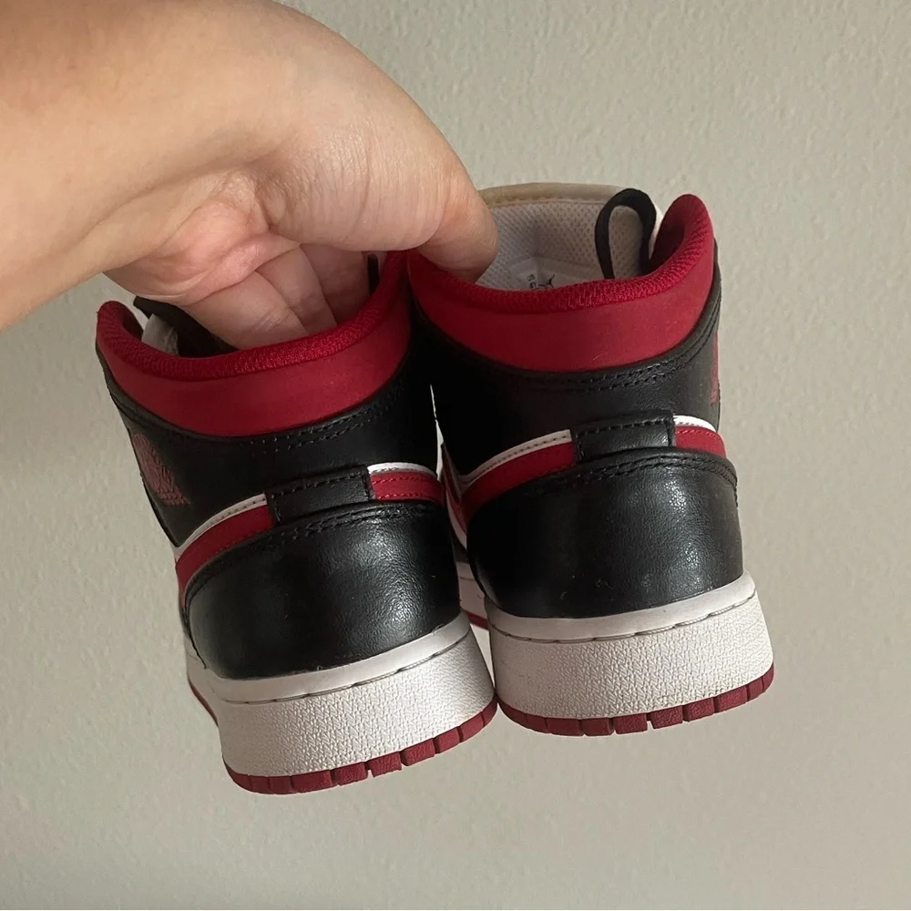 Nike Air Jordan 1 Mid GS Size 4 Youth